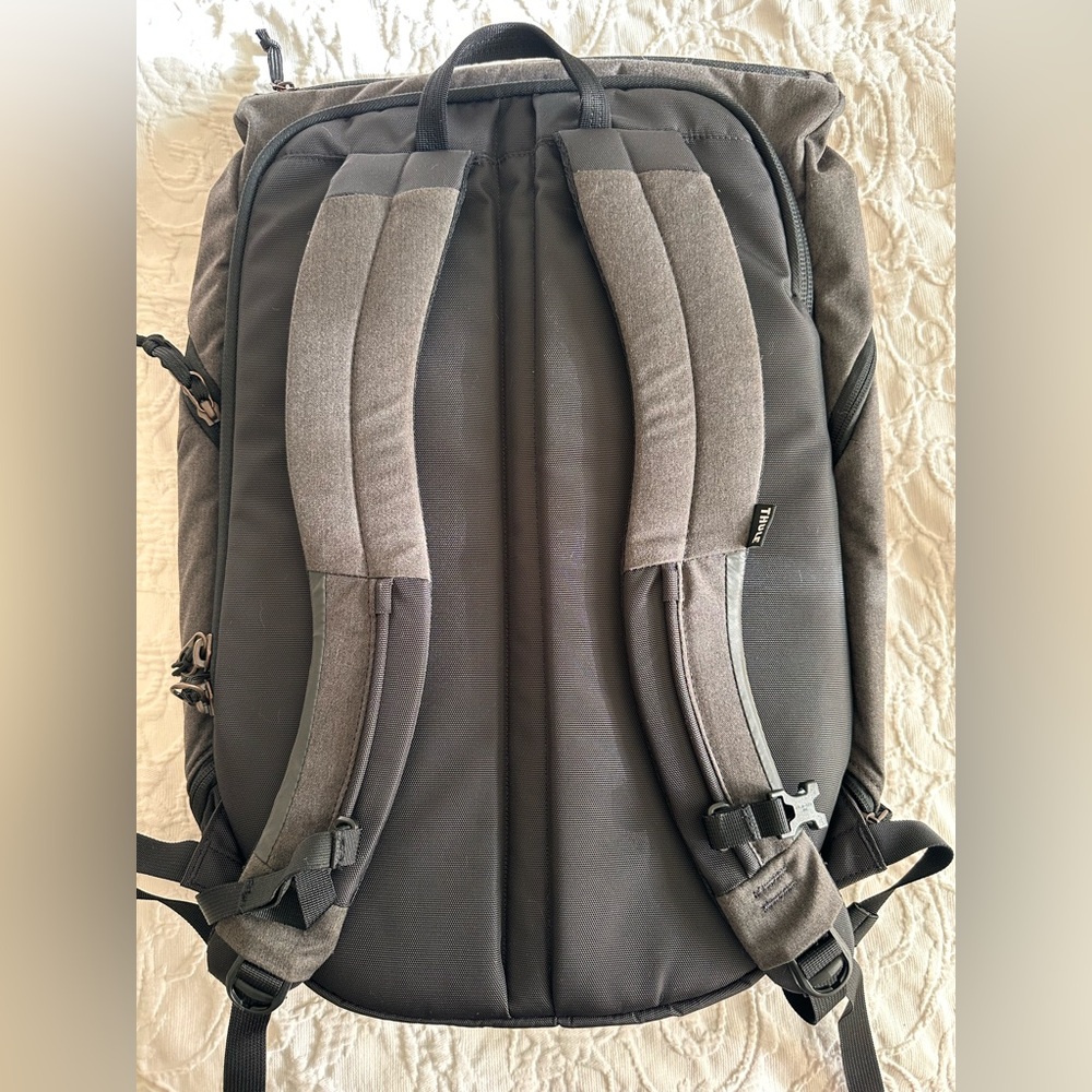 Thule VEA Backpack 25L - Picture 4 of 10